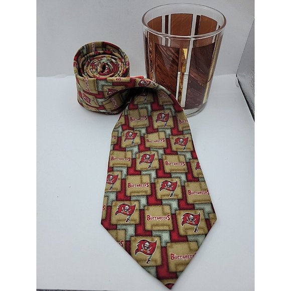 Tampa Bay Buccaneers Bucs Eagle Wings 100% Silk Mens Neck Tie Necktie NFL - Picture 3 of 7